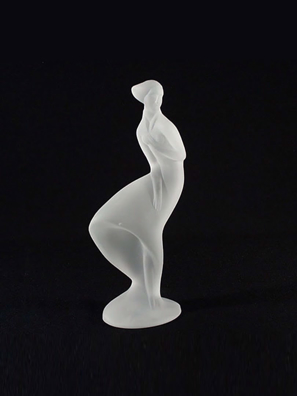 Tượng pha lê cô gái trước gió Tom Bohemia